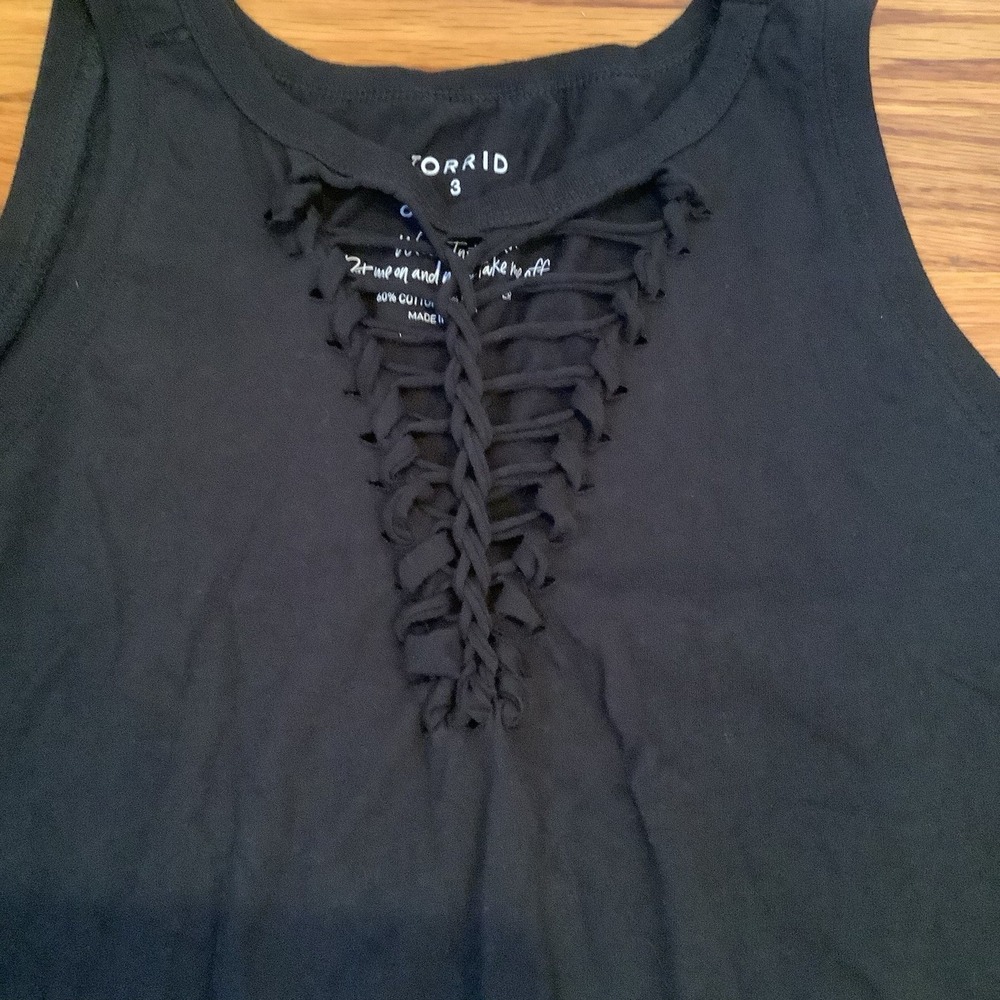 Torrid Classic Fit Sleeveless Tank Top Womens Black Ripped T-Shirt Edgy Rocker 3 - Picture 2 of 4